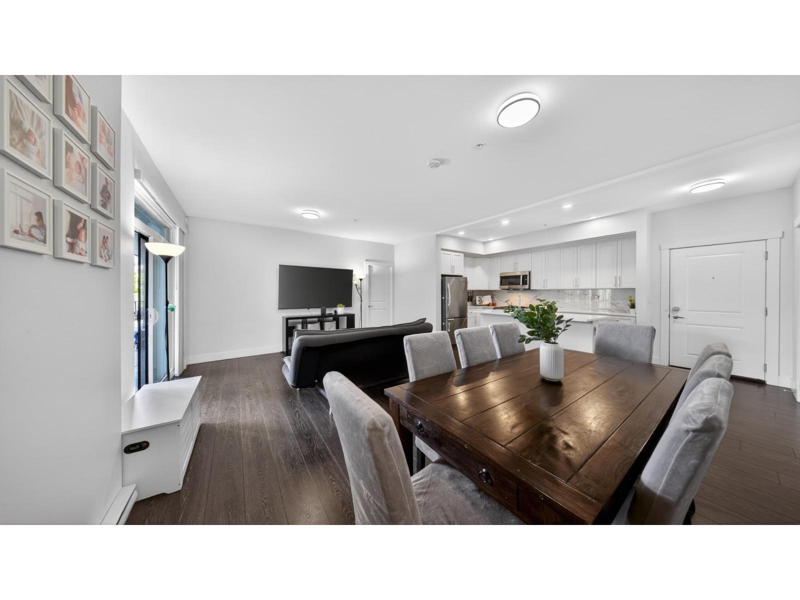 201 9983 E Barnston Drive Street, Surrey, British Columbia  V4N 6T3 - Photo 4 - R3118708