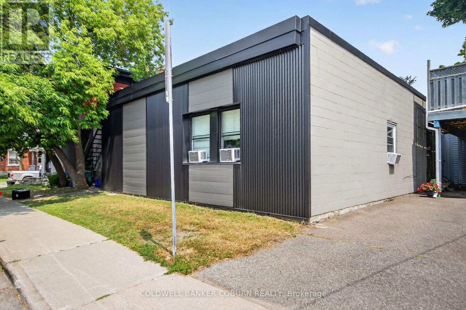 698 Cooper Street, Ottawa, Ontario  K1R 6C6 - Photo 3 - X13652626