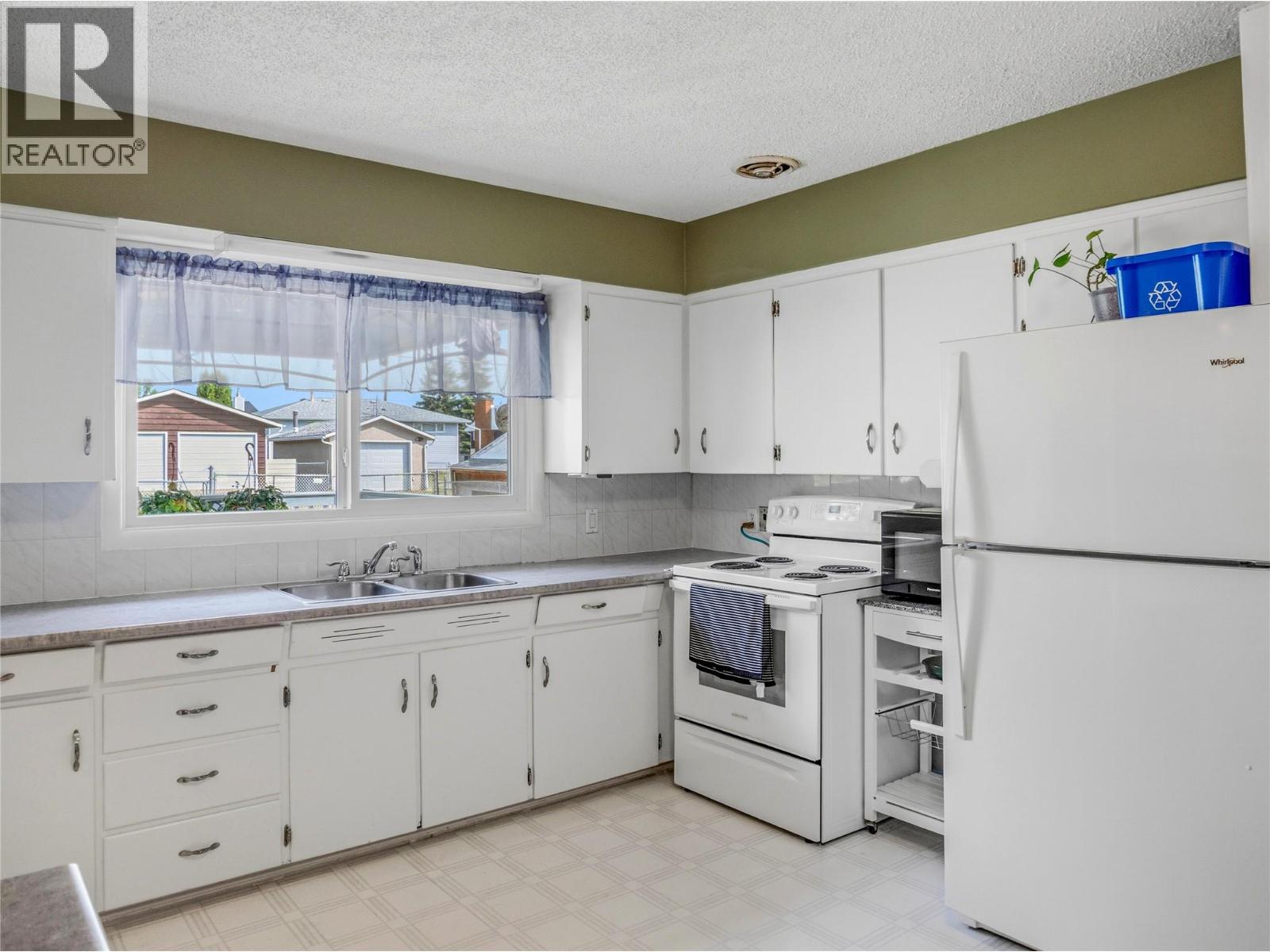 1324 93 Avenue, Dawson Creek, British Columbia  V1G 1E4 - Photo 6 - 10397207