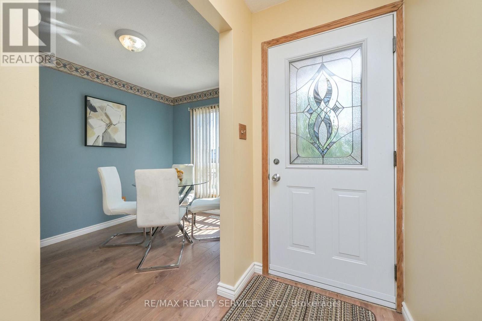 2 Lindridge Avenue, Brampton, Ontario L6S 3W9 - Photo 3 - W13652580