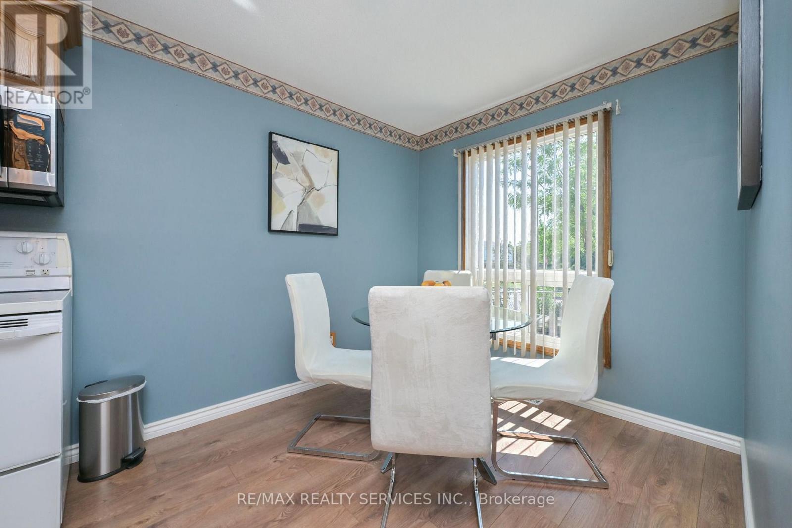 2 Lindridge Avenue, Brampton, Ontario L6S 3W9 - Photo 4 - W13652580