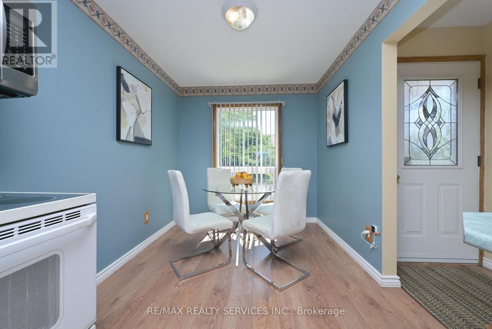 2 Lindridge Avenue, Brampton, Ontario L6S 3W9 - Photo 5 - W13652580