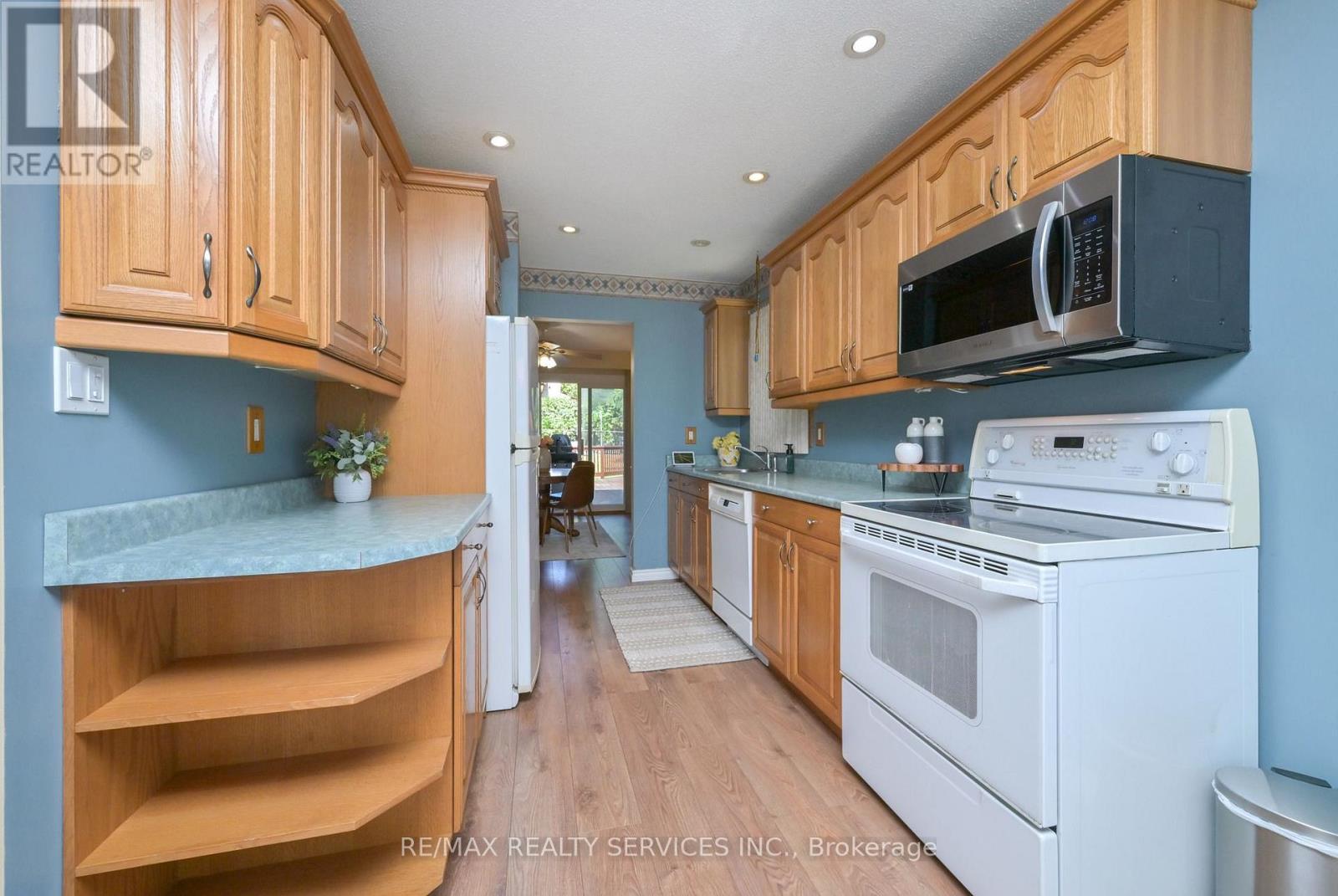 2 Lindridge Avenue, Brampton, Ontario L6S 3W9 - Photo 6 - W13652580