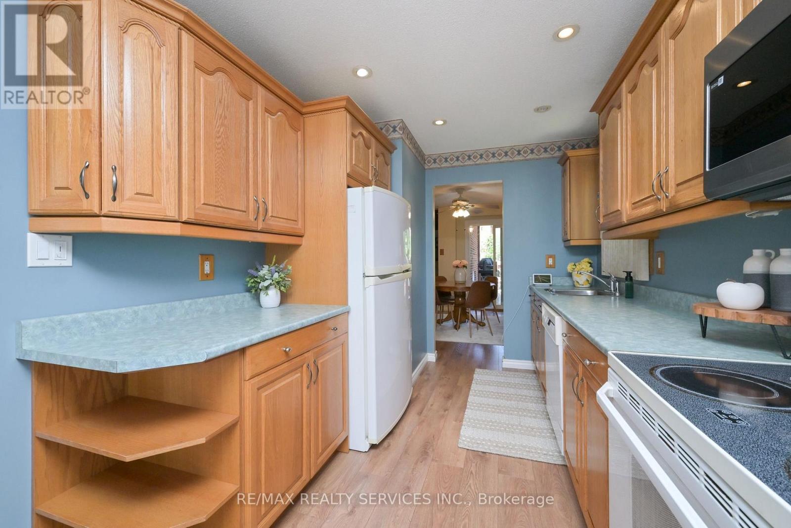 2 Lindridge Avenue, Brampton, Ontario L6S 3W9 - Photo 7 - W13652580