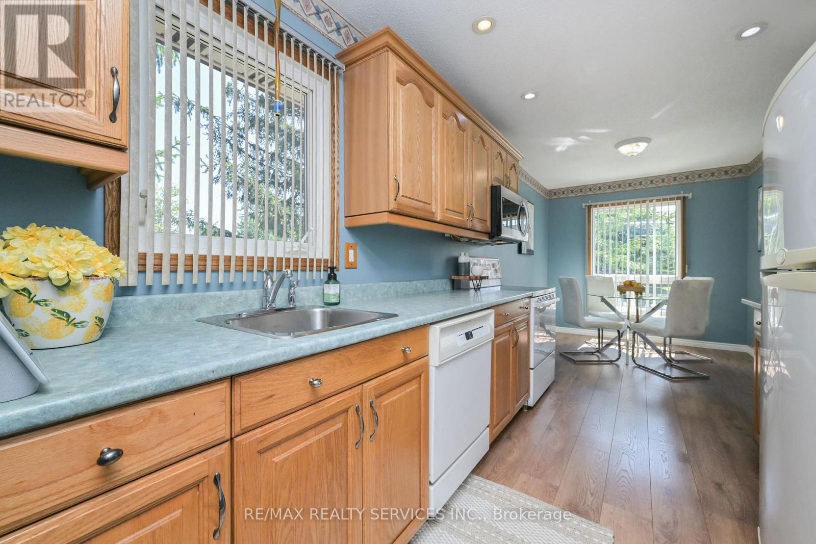 2 Lindridge Avenue, Brampton, Ontario L6S 3W9 - Photo 8 - W13652580