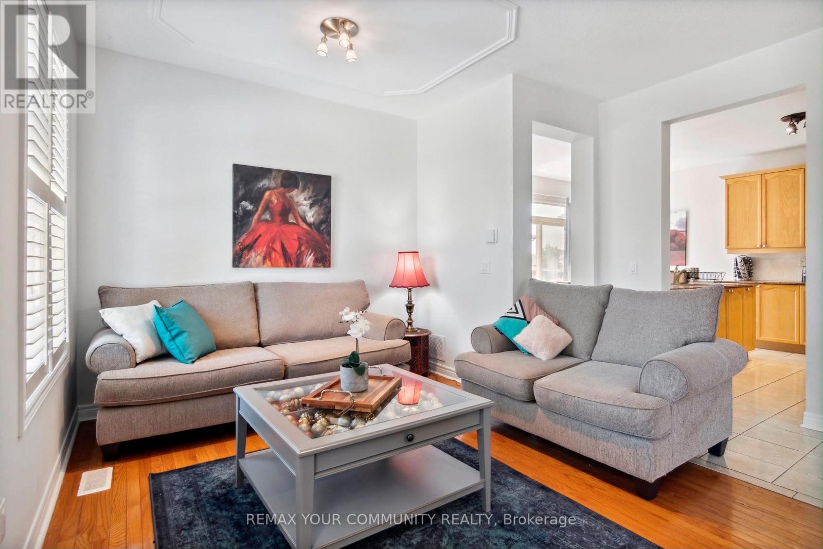 39 Lark Crescent, Richmond Hill, Ontario  L4S 2N2 - Photo 3 - N13634412