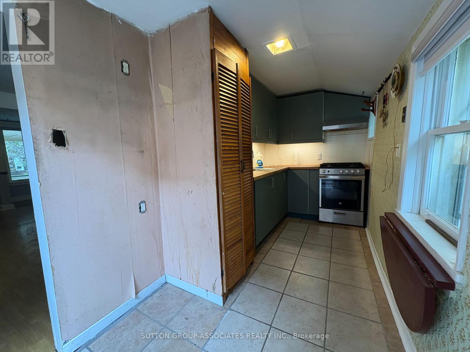 315 Wychwood Avenue, Toronto, Ontario  M6C 2T6 - Photo 3 - C13637230