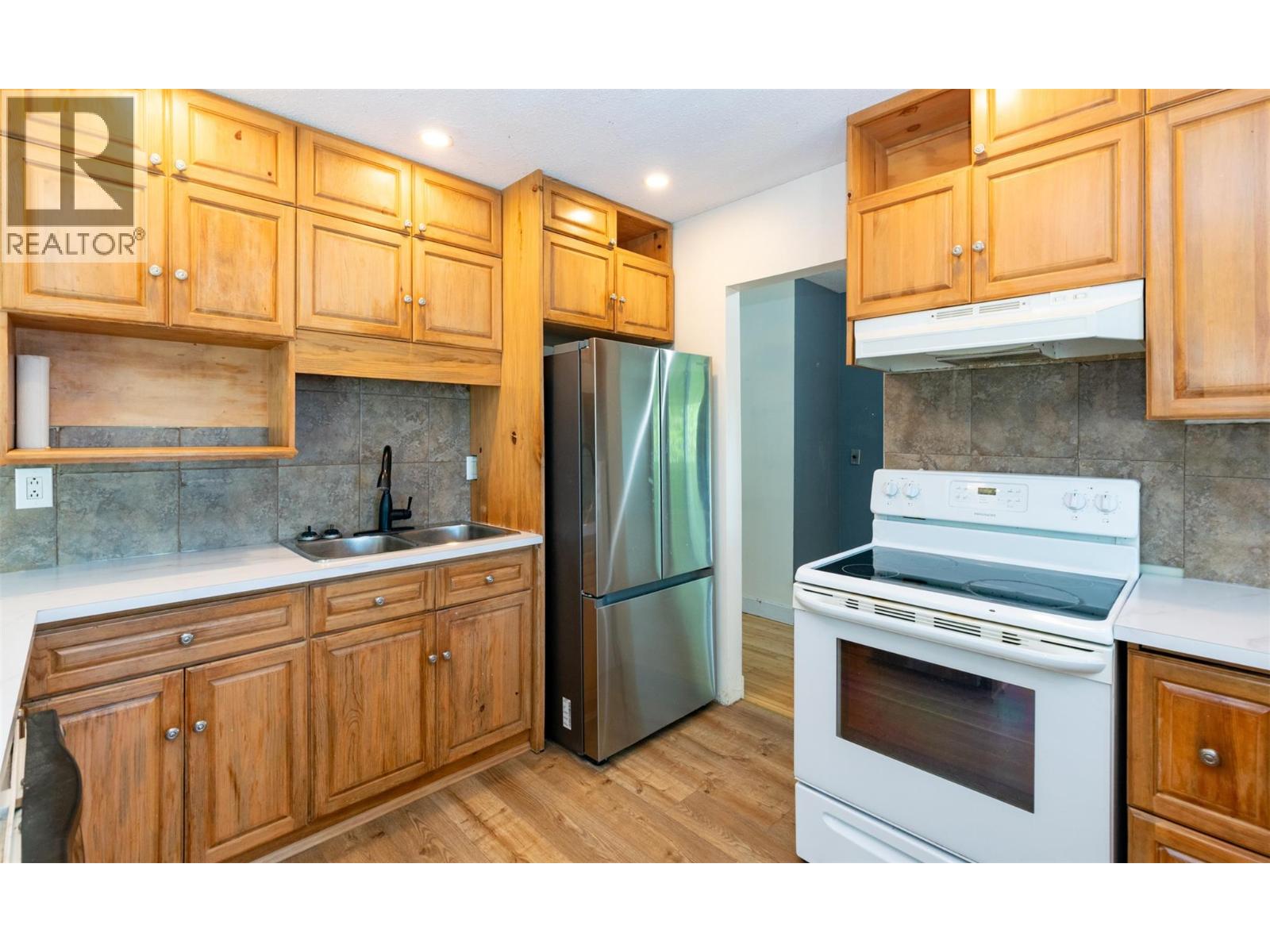 1791 27 Avenue NE, Salmon Arm, British Columbia  V1E 3X5 - Photo 9 - 10389029