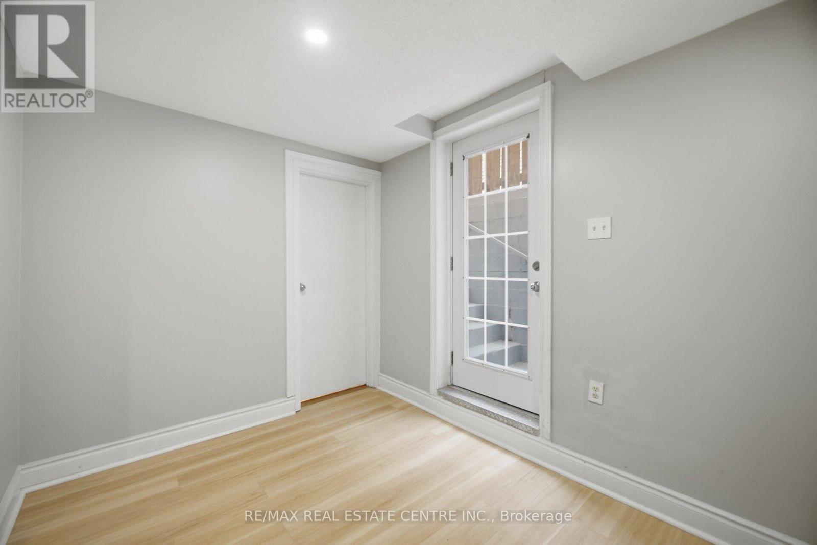 1558 Highbrook Avenue, Mississauga, Ontario  L5M 4V8 - Photo 34 - W13620416
