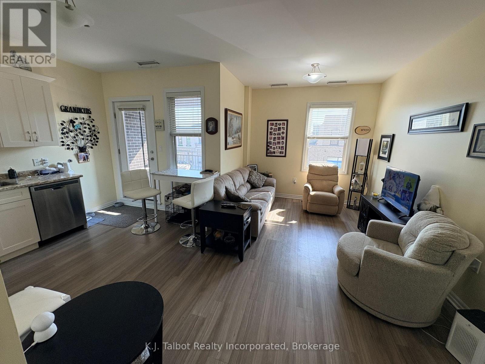 Unit 204 - 35 St David Street, Goderich (Goderich (Town)), Ontario  N7A 1L4 - Photo 2 - X13652710