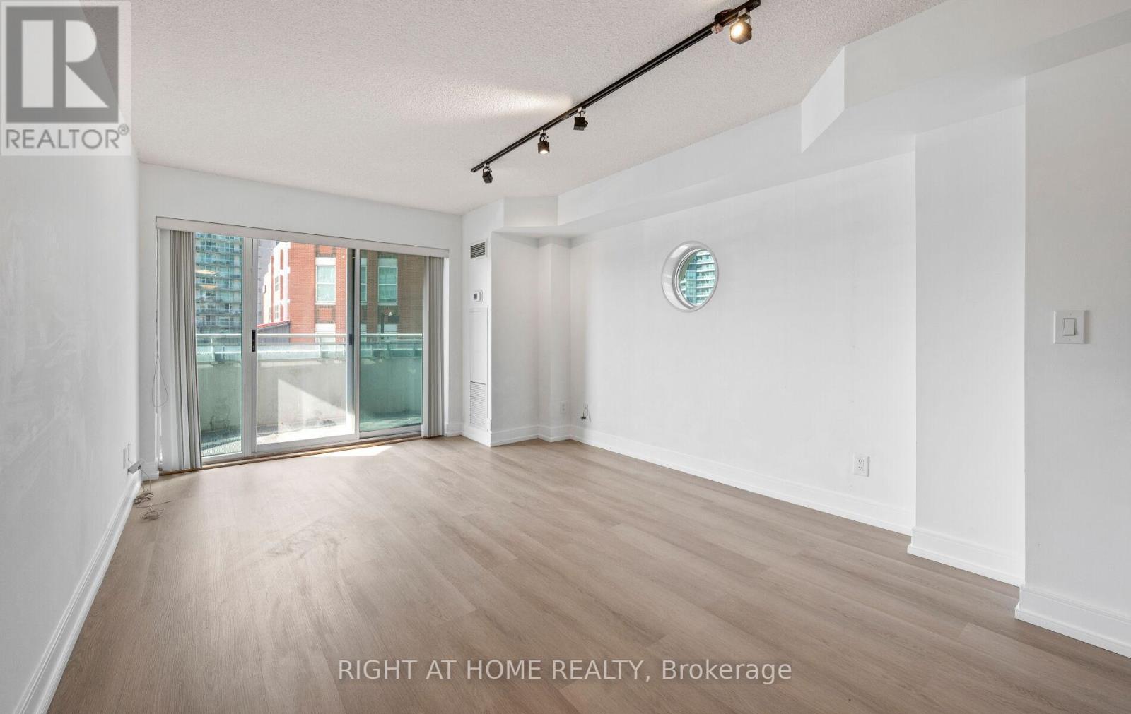 219 - 600 Queens Quay, Toronto, Ontario  M5V 3M3 - Photo 8 - C13652780