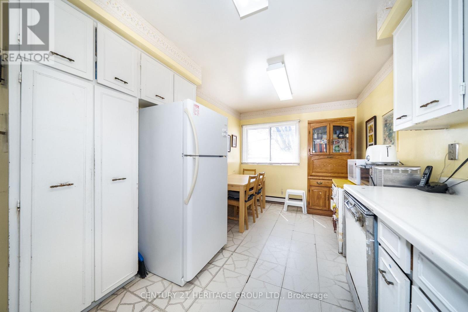 19 Candy Court Way, Toronto, Ontario  M2R 2Y7 - Photo 7 - C13652786