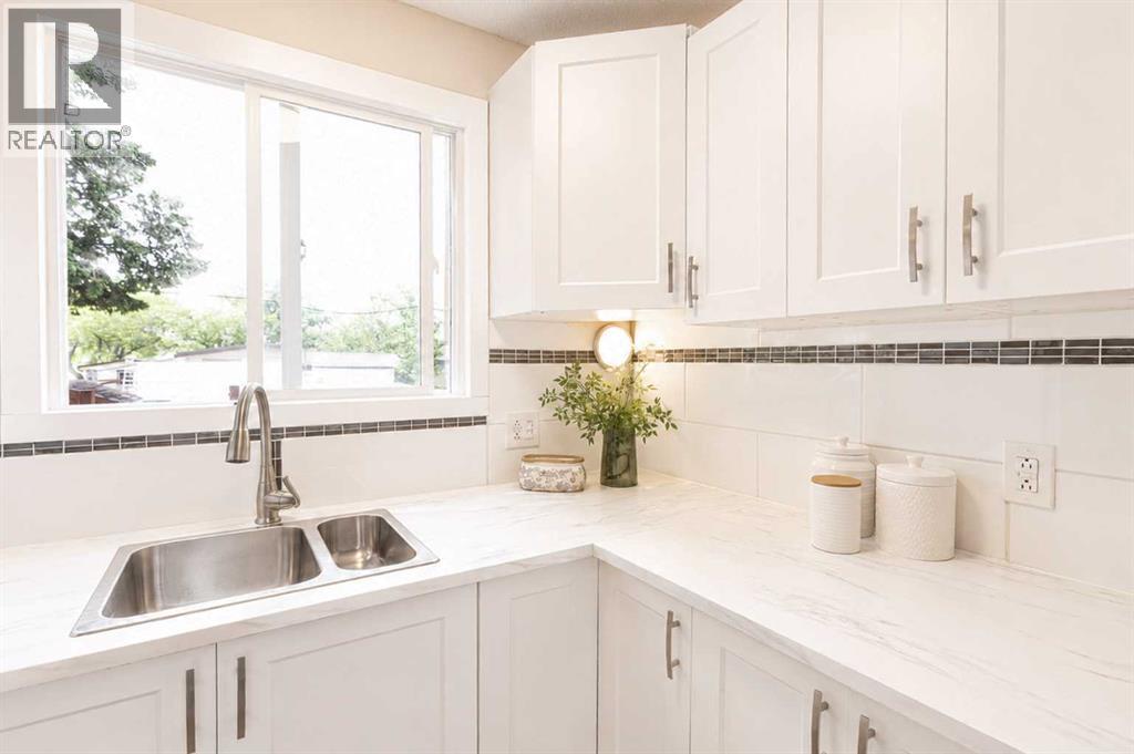 302 Terrace Park, Red Deer, Alberta  T4N 1V8 - Photo 2 - A2325677