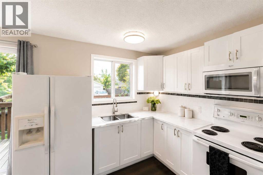 302 Terrace Park, Red Deer, Alberta  T4N 1V8 - Photo 3 - A2325677