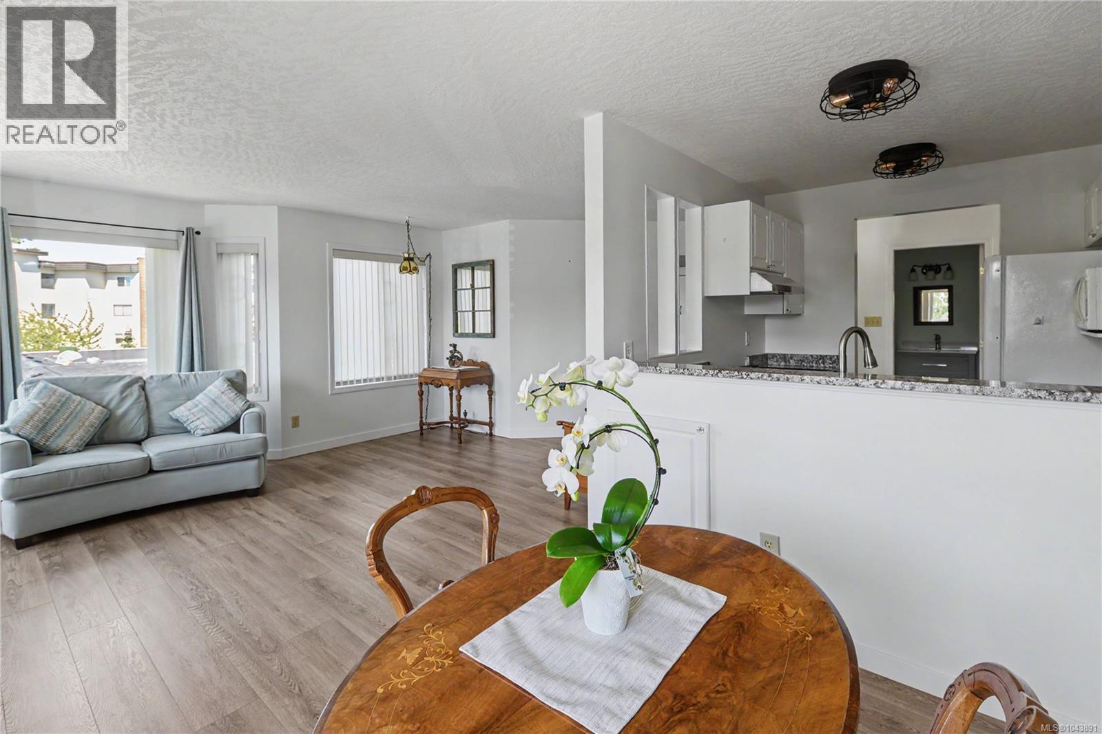 319 9882 Fifth St, Sidney, British Columbia  V8L 2X3 - Photo 6 - 1043891