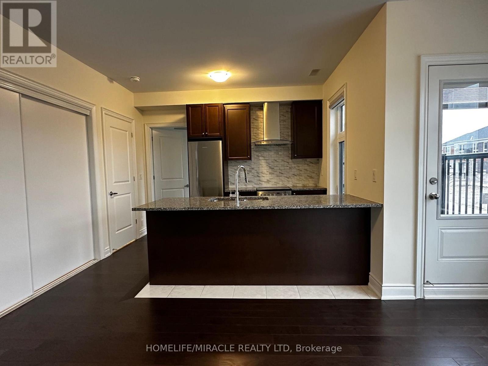 Coach - 33 Rowe Street, Bradford West Gwillimbury, Ontario  L3Z 4M9 - Photo 10 - N13652744