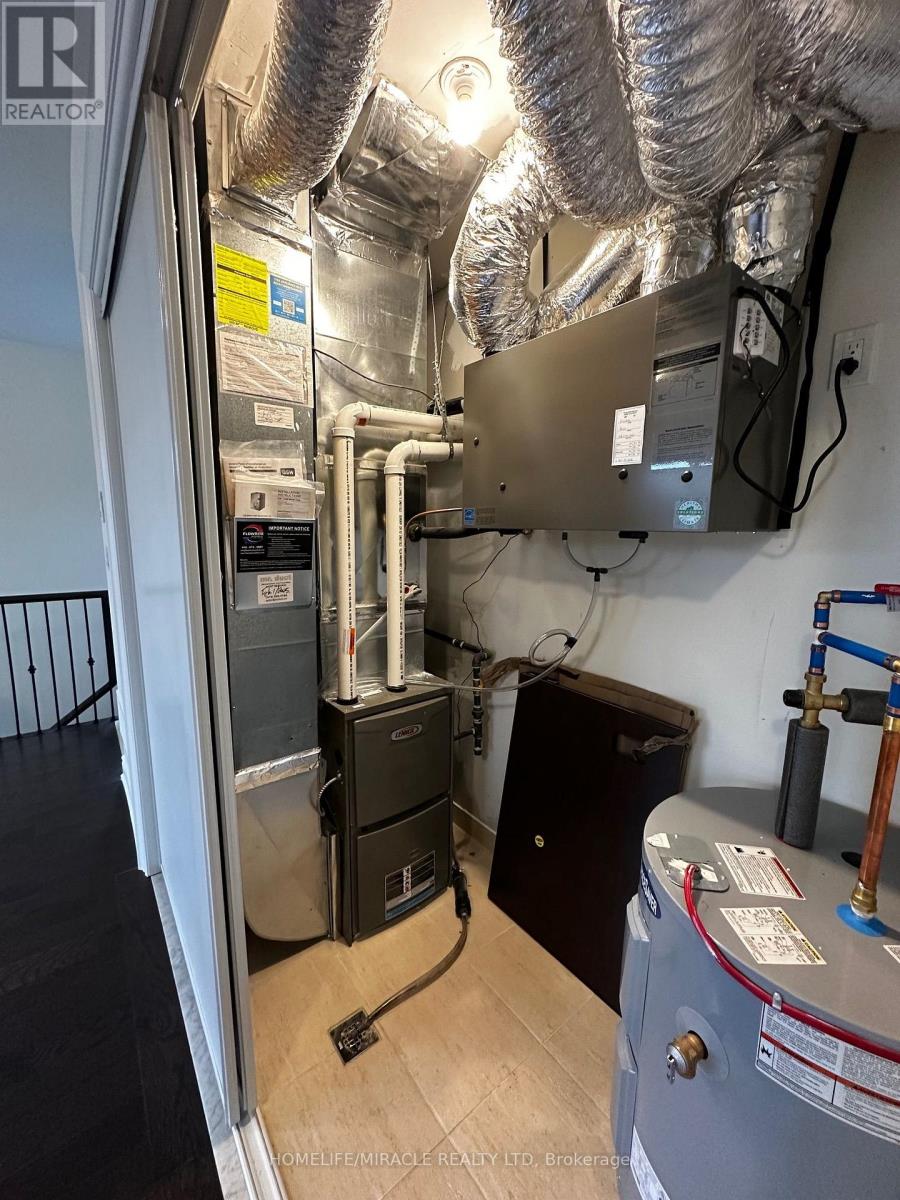 Coach - 33 Rowe Street, Bradford West Gwillimbury, Ontario  L3Z 4M9 - Photo 12 - N13652744