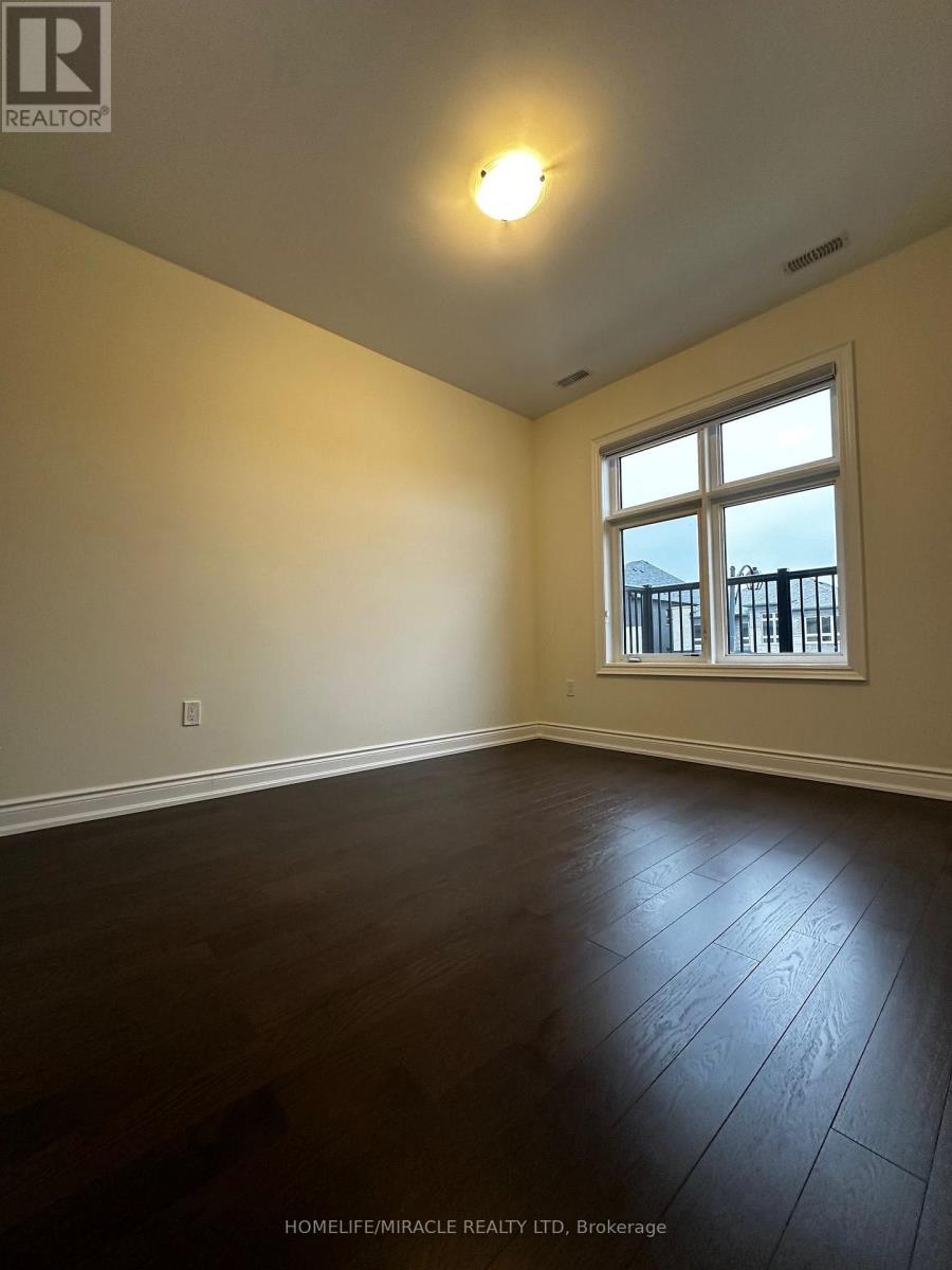 Coach - 33 Rowe Street, Bradford West Gwillimbury, Ontario  L3Z 4M9 - Photo 13 - N13652744