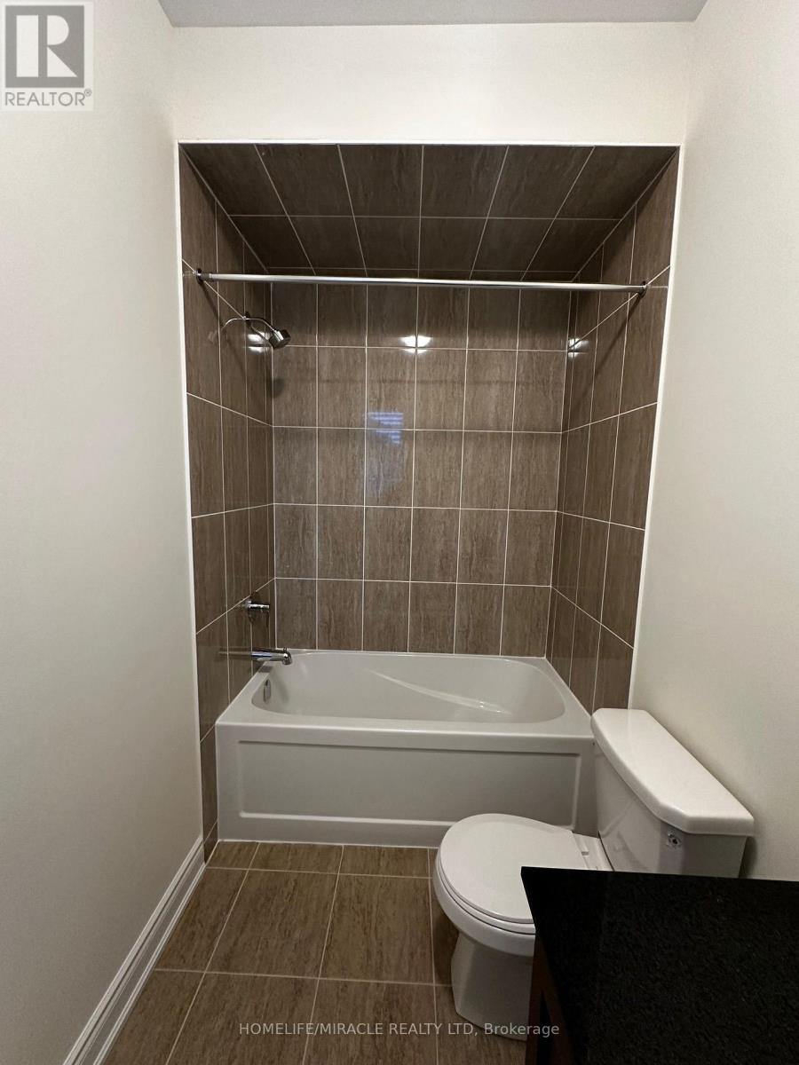 Coach - 33 Rowe Street, Bradford West Gwillimbury, Ontario  L3Z 4M9 - Photo 17 - N13652744