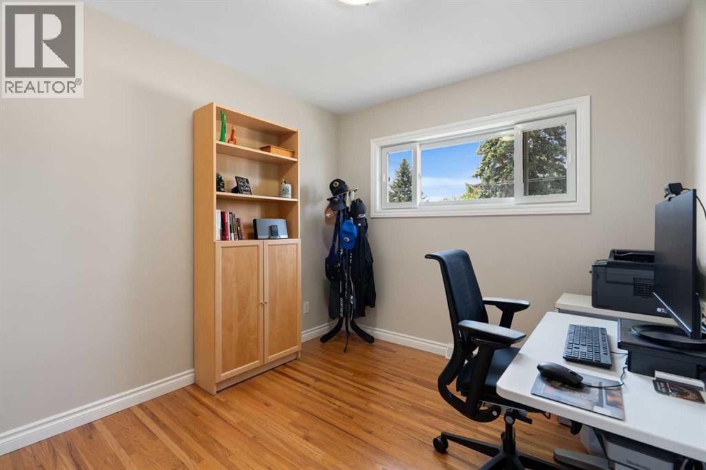 15 Carmangay Crescent NW, Calgary, Alberta  T2L 0S8 - Photo 13 - A2331075