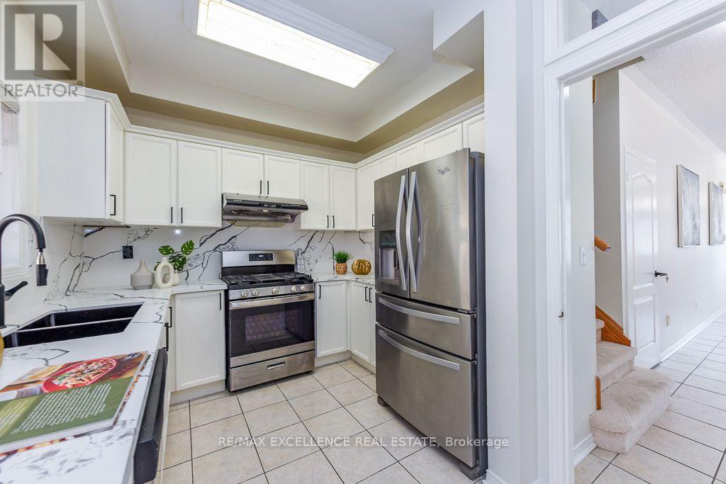 44 Overture Lane, Brampton, Ontario L6S 6H8 - Photo 11 - W13652666