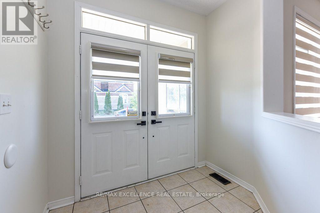 44 Overture Lane, Brampton, Ontario L6S 6H8 - Photo 5 - W13652666