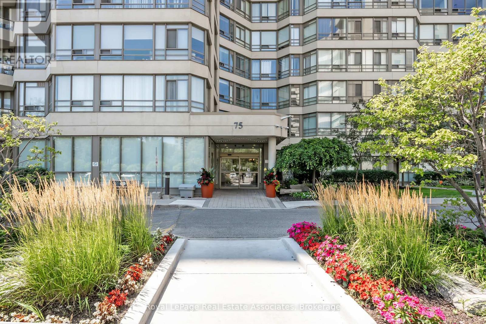 1611 - 75 King Street E, Mississauga, Ontario  L5A 4G5 - Photo 3 - W13652670