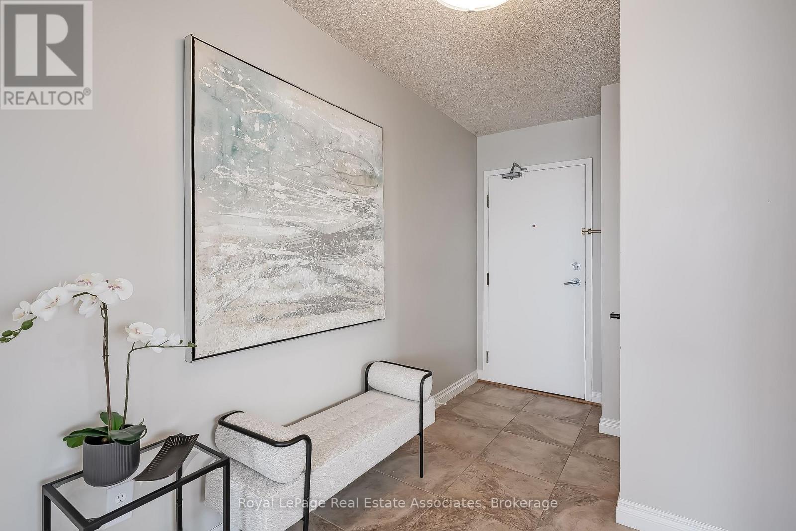 1611 - 75 King Street E, Mississauga, Ontario  L5A 4G5 - Photo 4 - W13652670