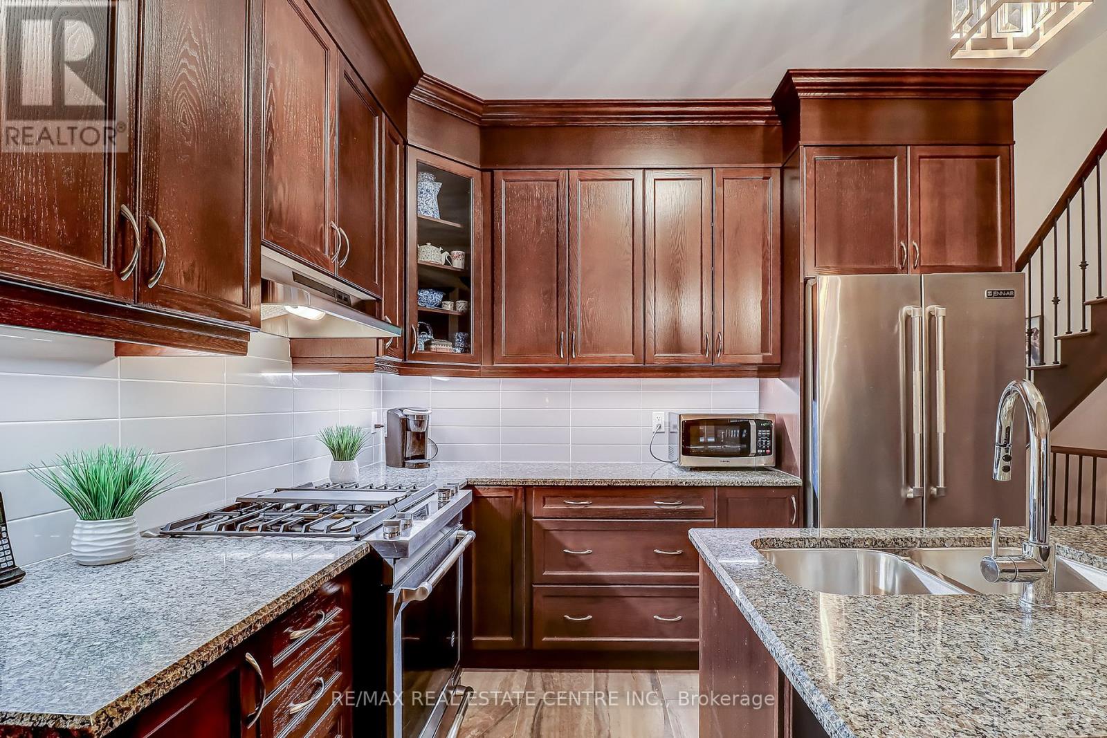 3 Alamode Road, Brampton, Ontario  L6R 3Z8 - Photo 7 - W13652672
