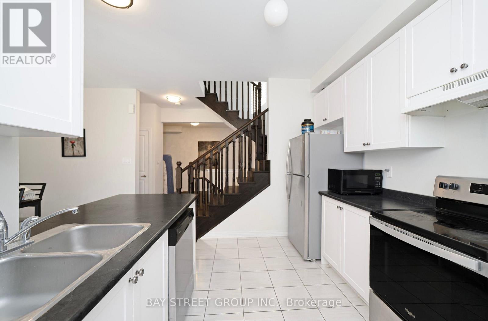 53 Fruitvale Circle, Brampton, Ontario  L7A 5B9 - Photo 6 - W13652722