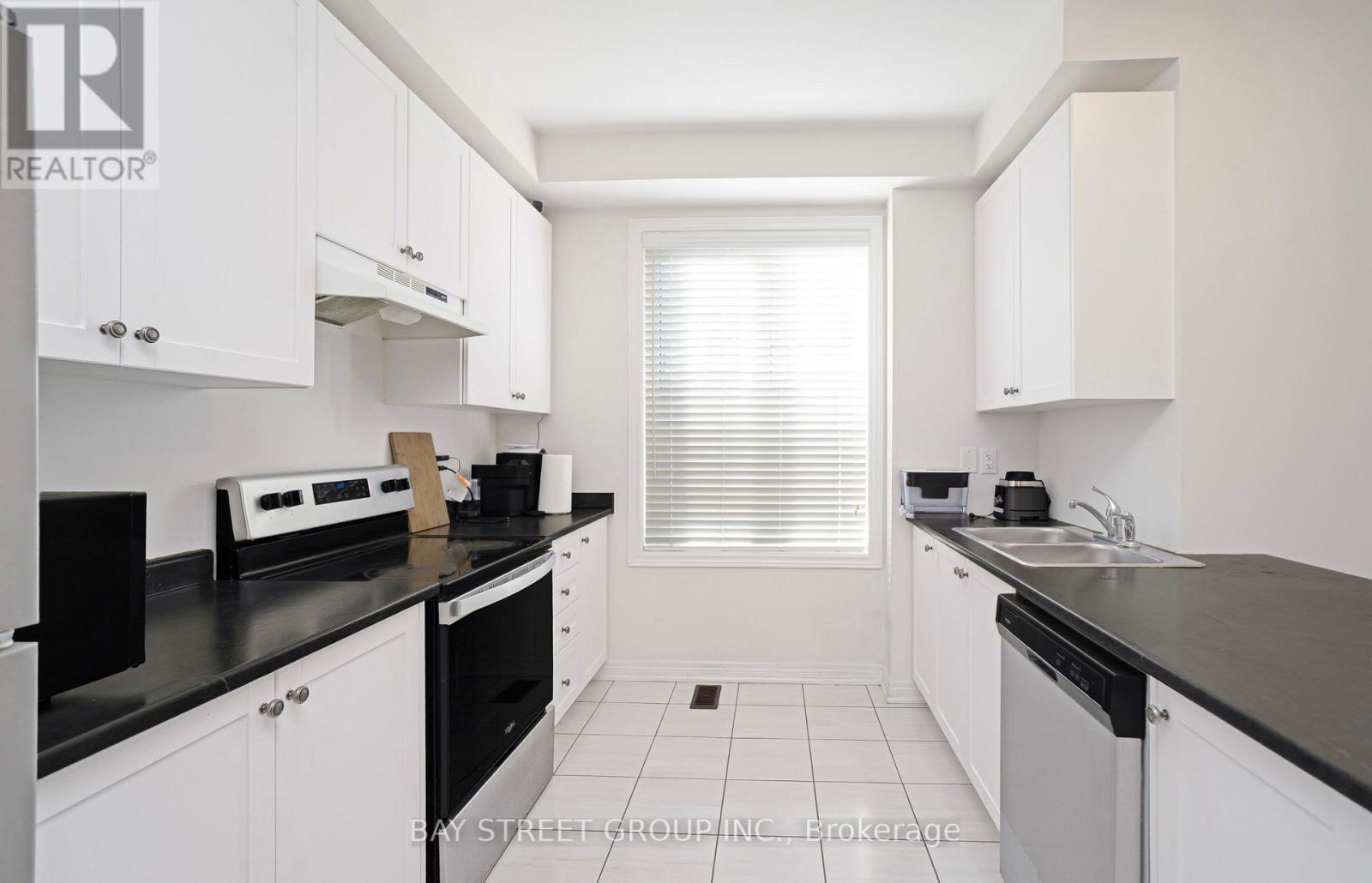 53 Fruitvale Circle, Brampton, Ontario  L7A 5B9 - Photo 7 - W13652722