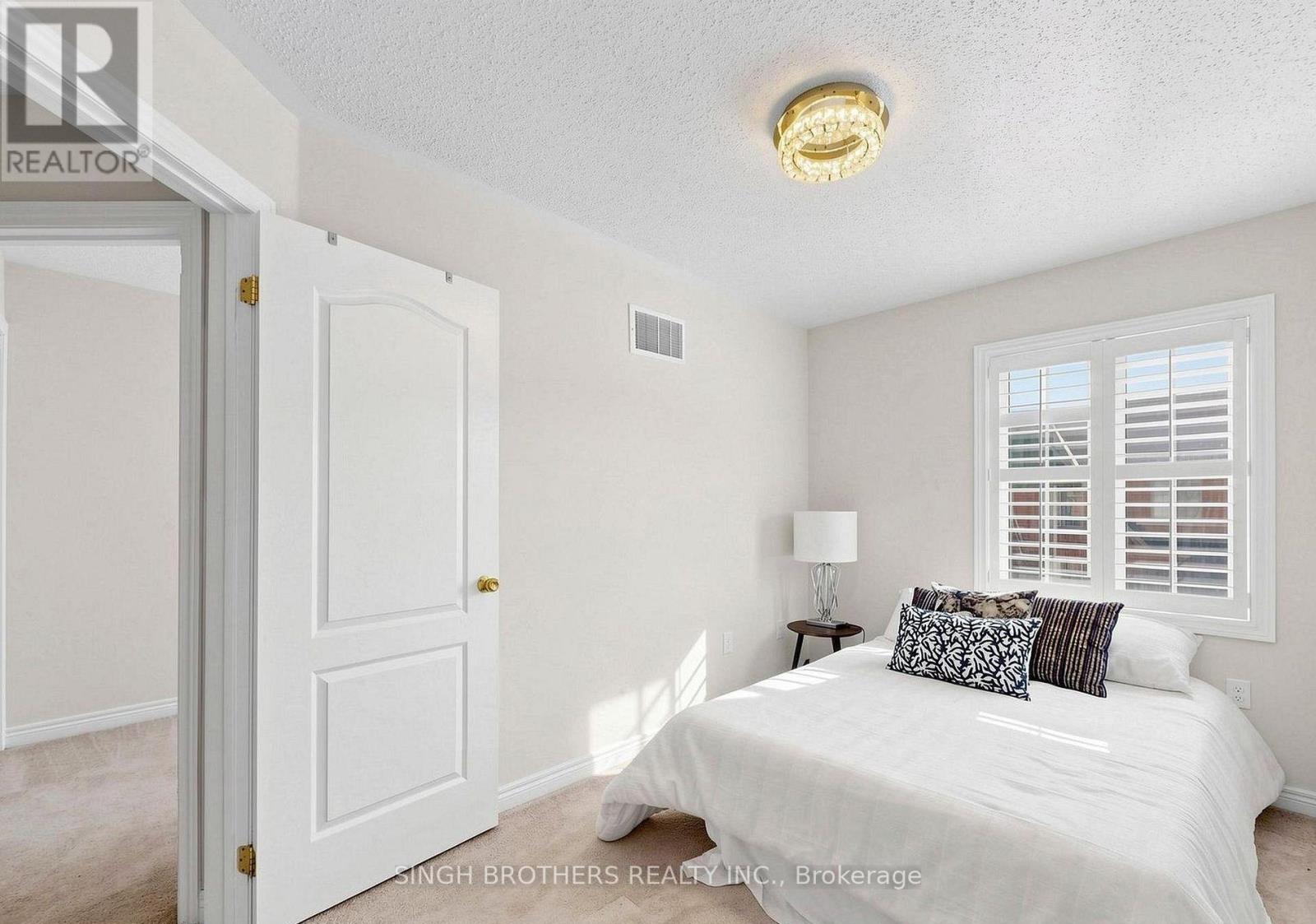 1321 Granrock Crescent, Mississauga, Ontario  L5V 0E1 - Photo 13 - W13652762