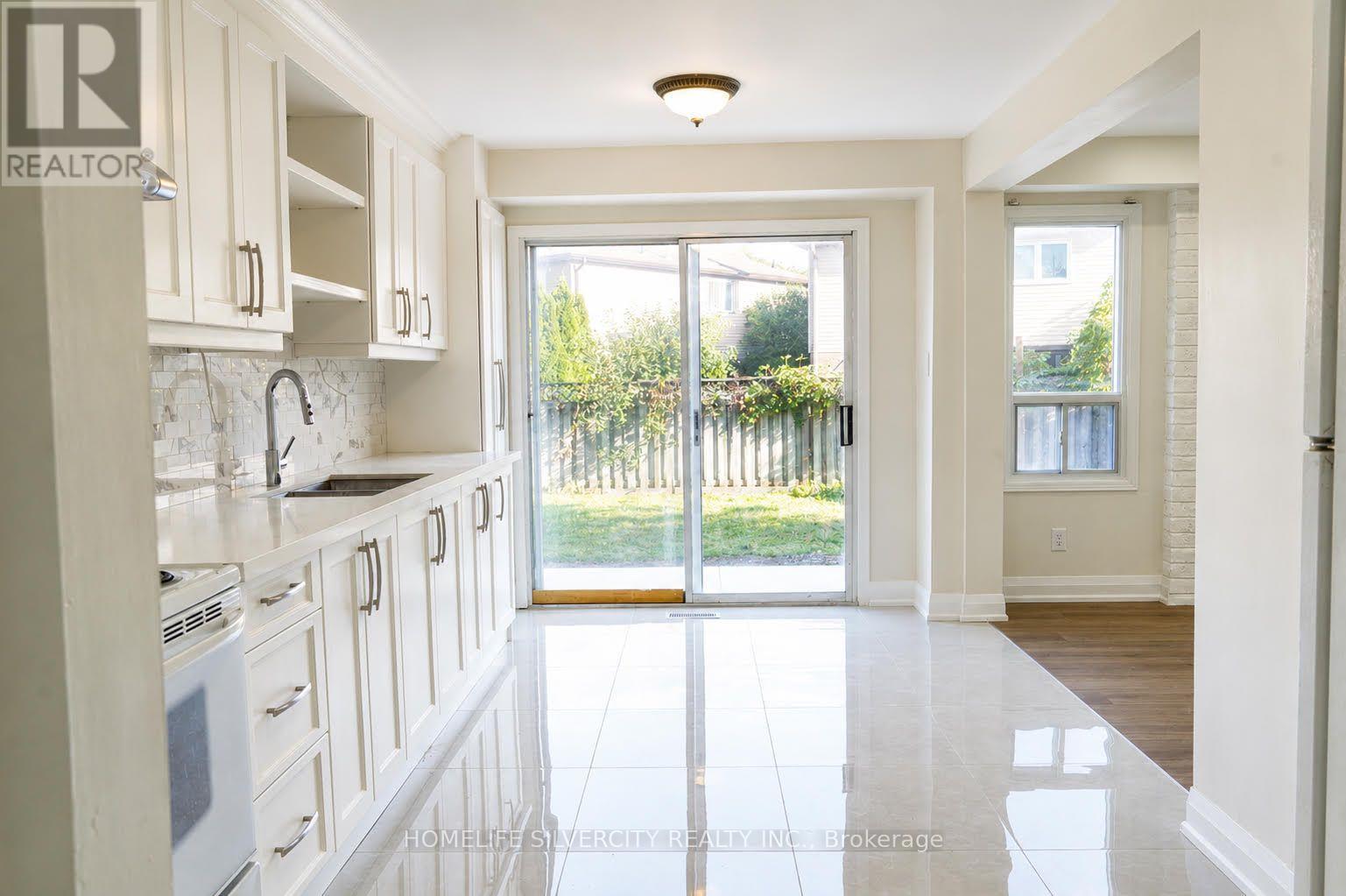 16 Norwood Place, Brampton, Ontario  L6S 4W9 - Photo 8 - W13652788