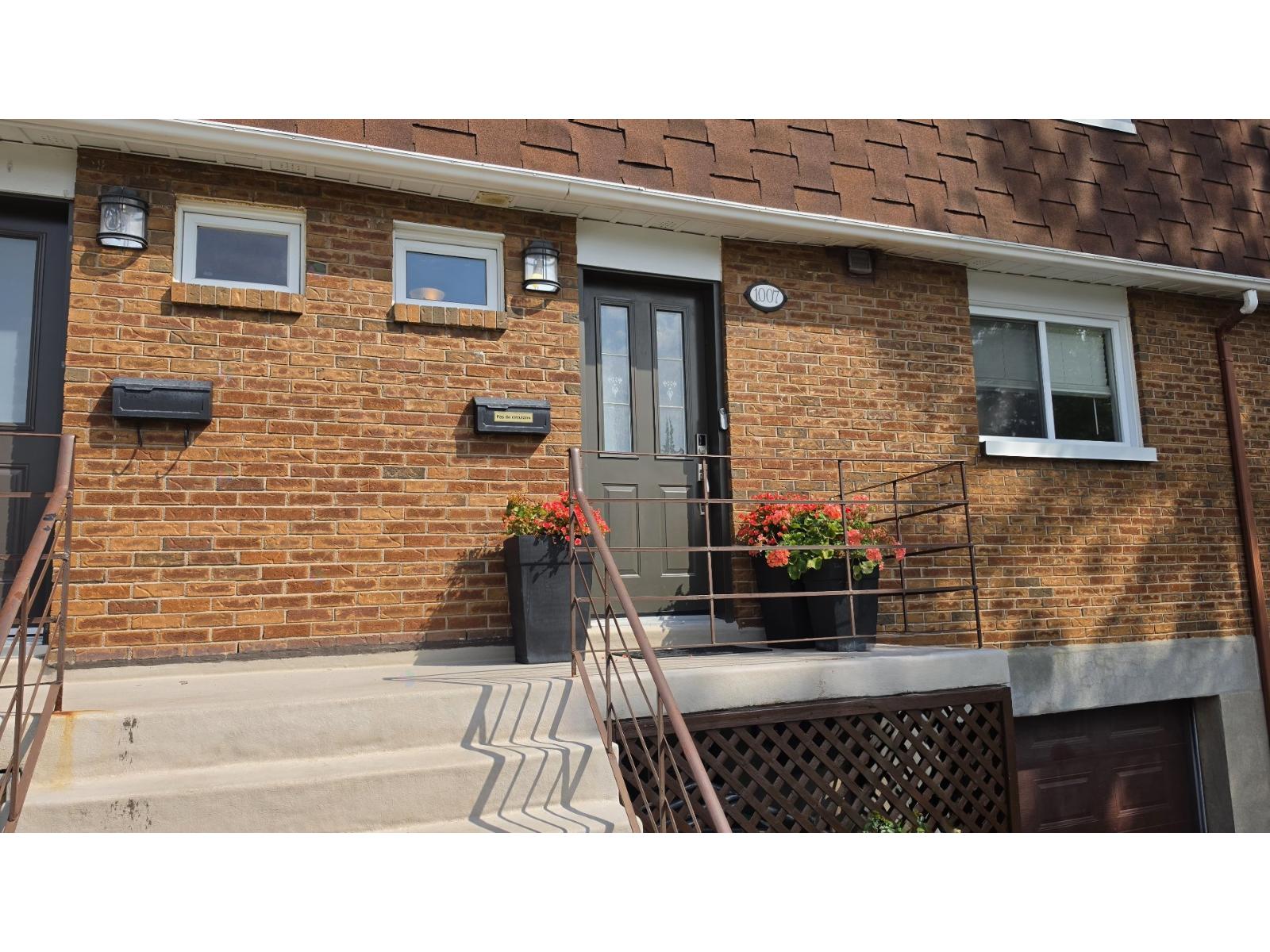 1007 Rue Baker Longueuil (Greenfield Park) Quebec Canada J5V3C2 5