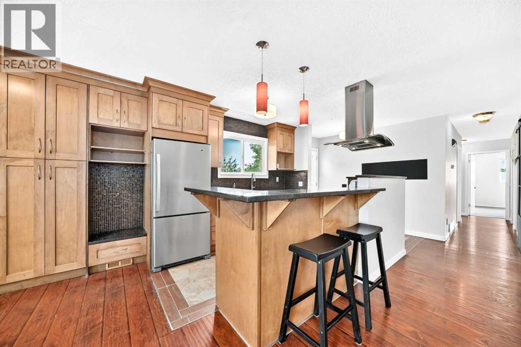 8524 Berwick Road NW, Calgary, Alberta  T3K 1E5 - Photo 5 - A2332978