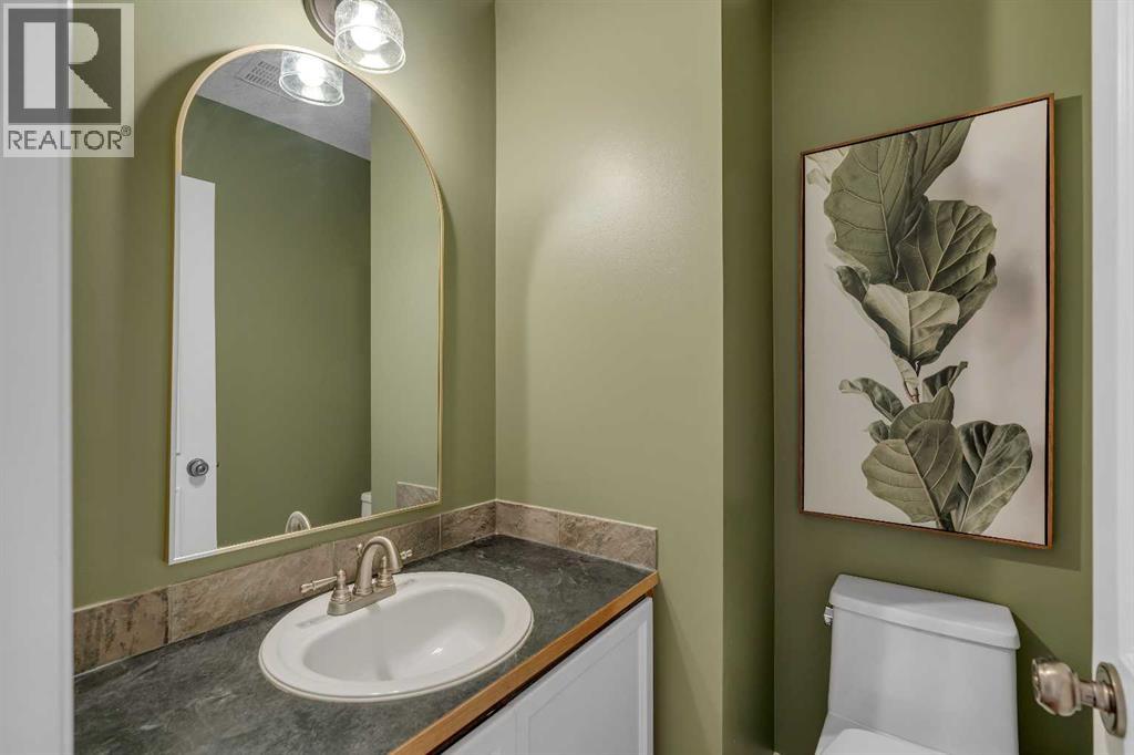 35 Strasbourg Bay SW, Calgary, Alberta  T3H 1Y3 - Photo 17 - A2335128