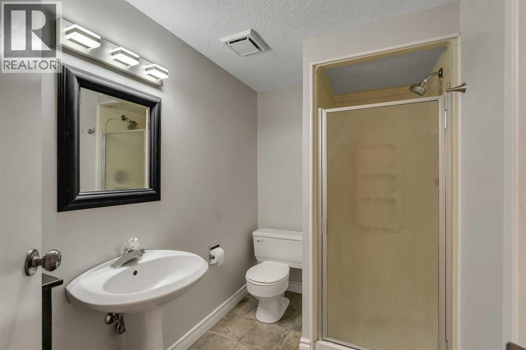 35 Strasbourg Bay SW, Calgary, Alberta  T3H 1Y3 - Photo 35 - A2335128