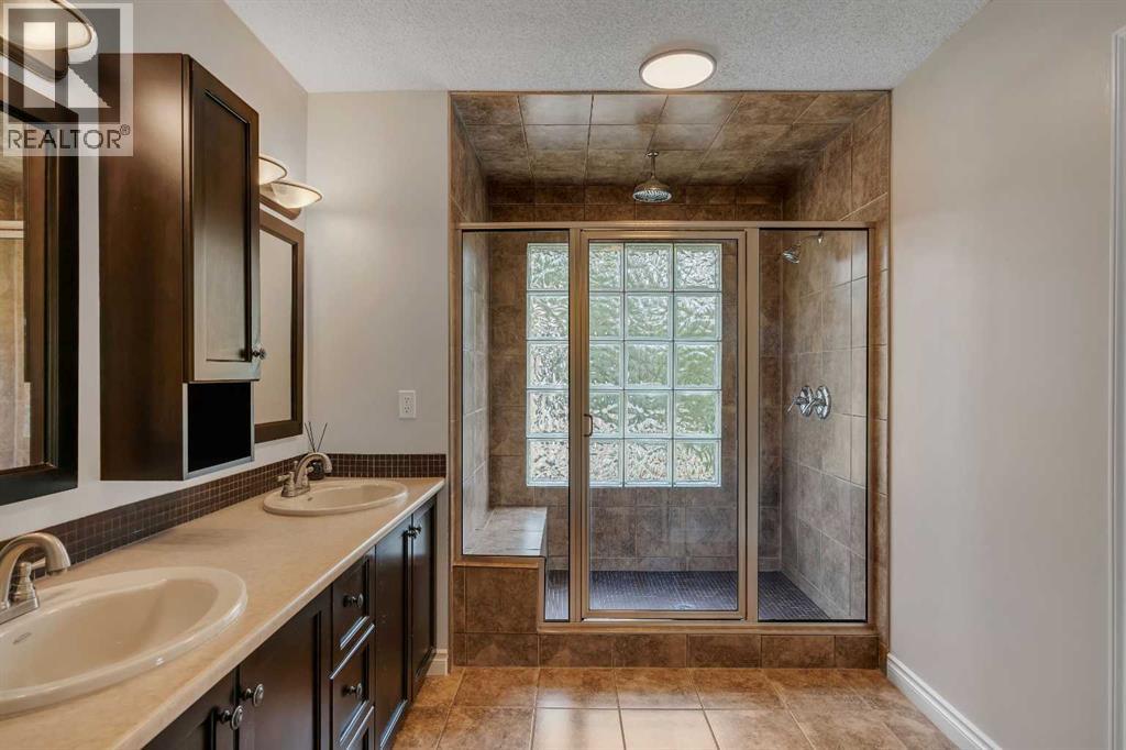 35 Strasbourg Bay SW, Calgary, Alberta  T3H 1Y3 - Photo 25 - A2335128