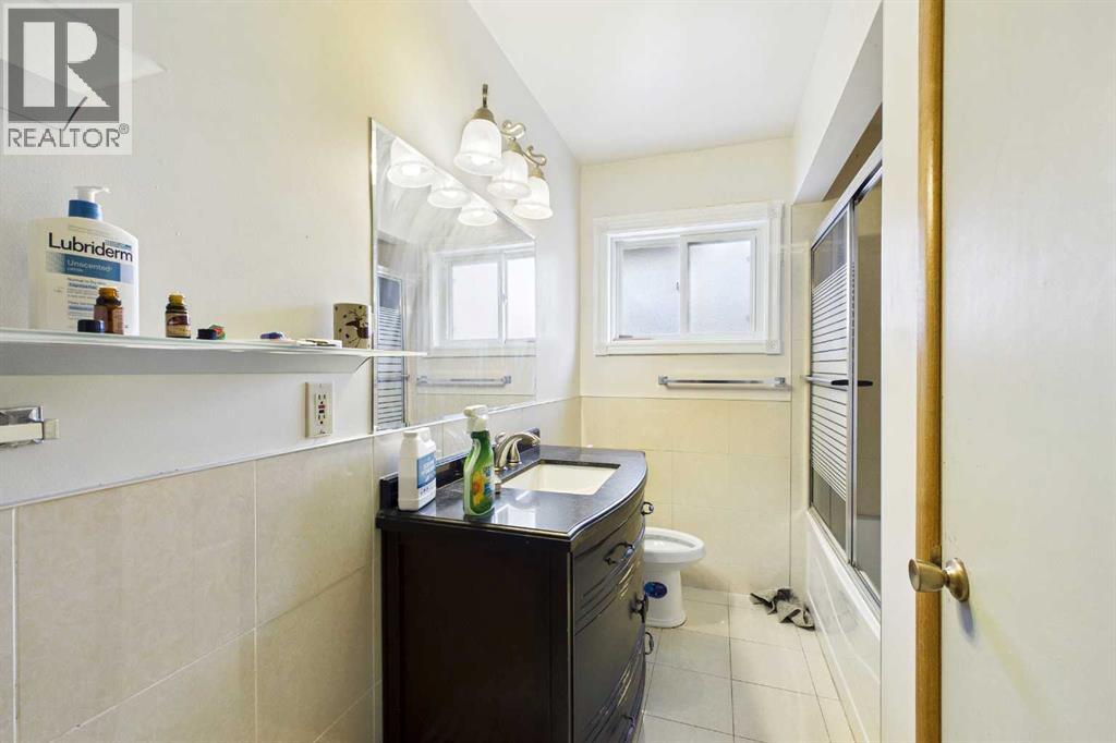 5 Chisholm Crescent NW, Calgary, Alberta  T2L 0Y9 - Photo 12 - A2335485