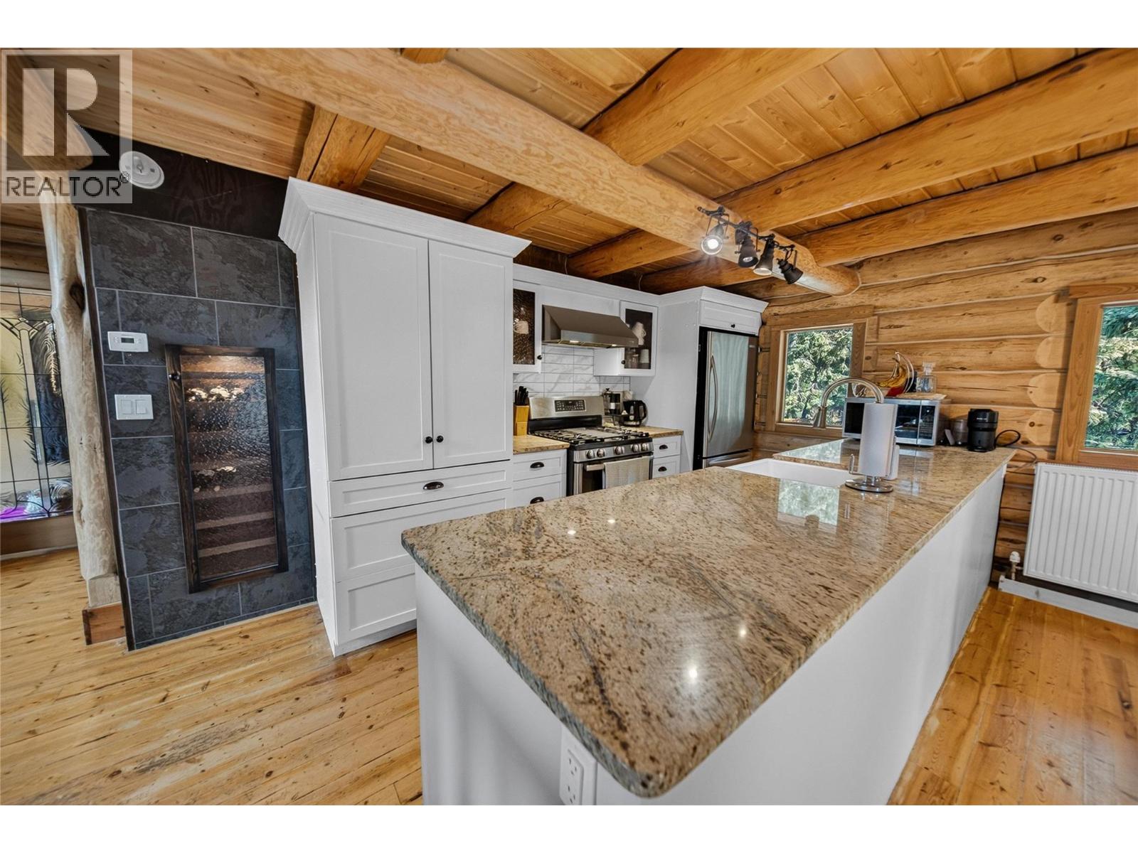 4322 Hilltop Crescent, Cranbrook, British Columbia V1C 6W3 - Photo 3 - 10397093