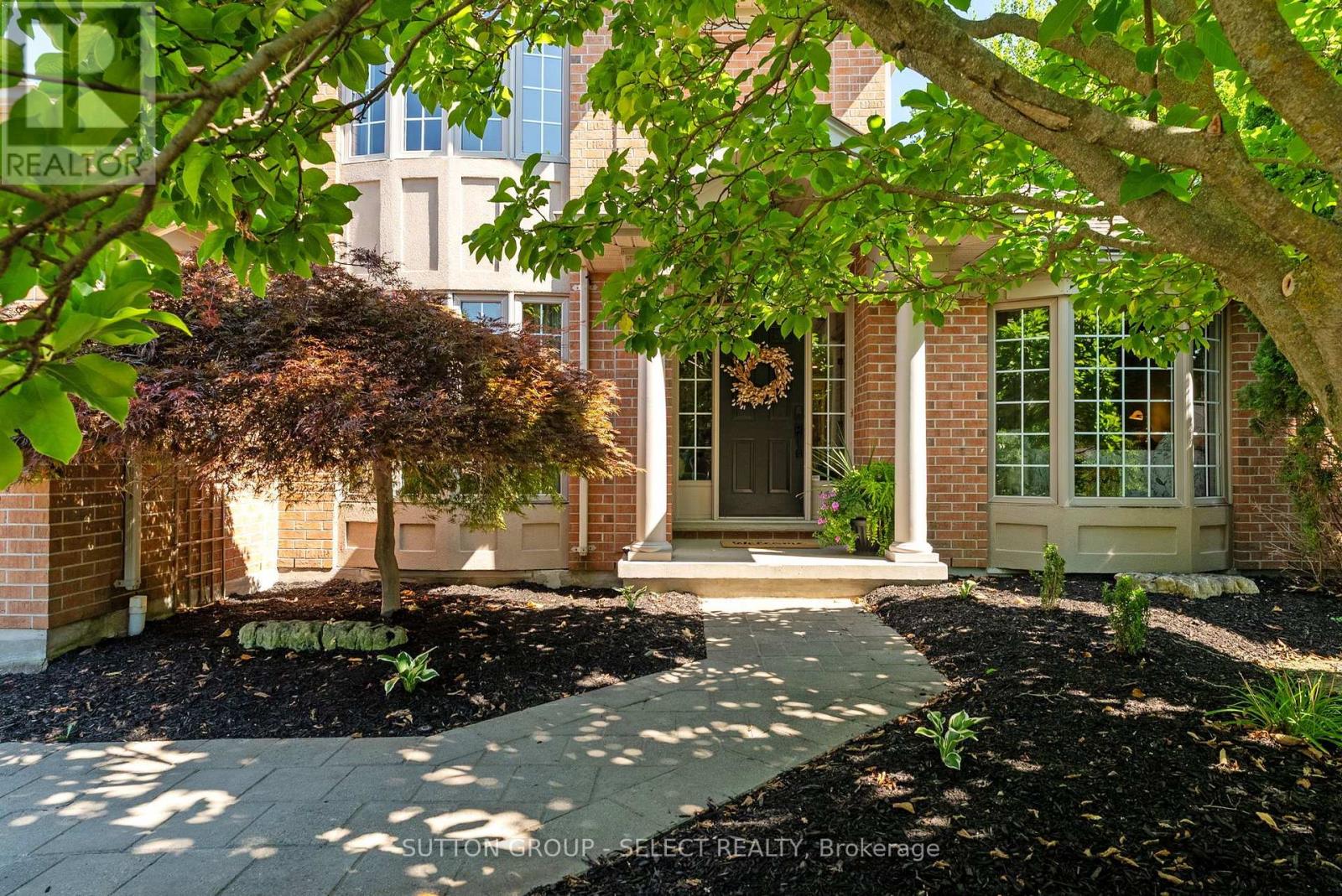 2 GARNET COURT, London North, Ontario