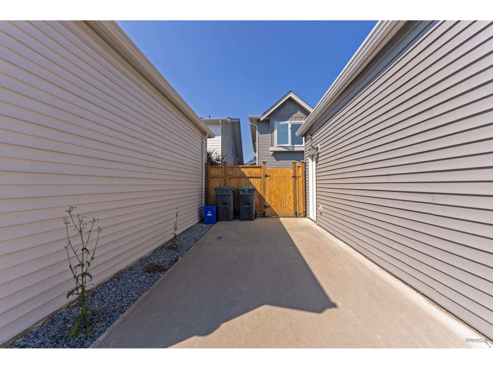 19748 75a Avenue, Langley, British Columbia  V2Y 5K2 - Photo 39 - R3152886
