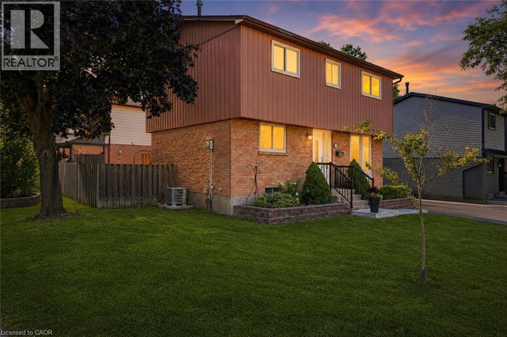 14 BERRISFIELD Crescent, Hamilton, Ontario