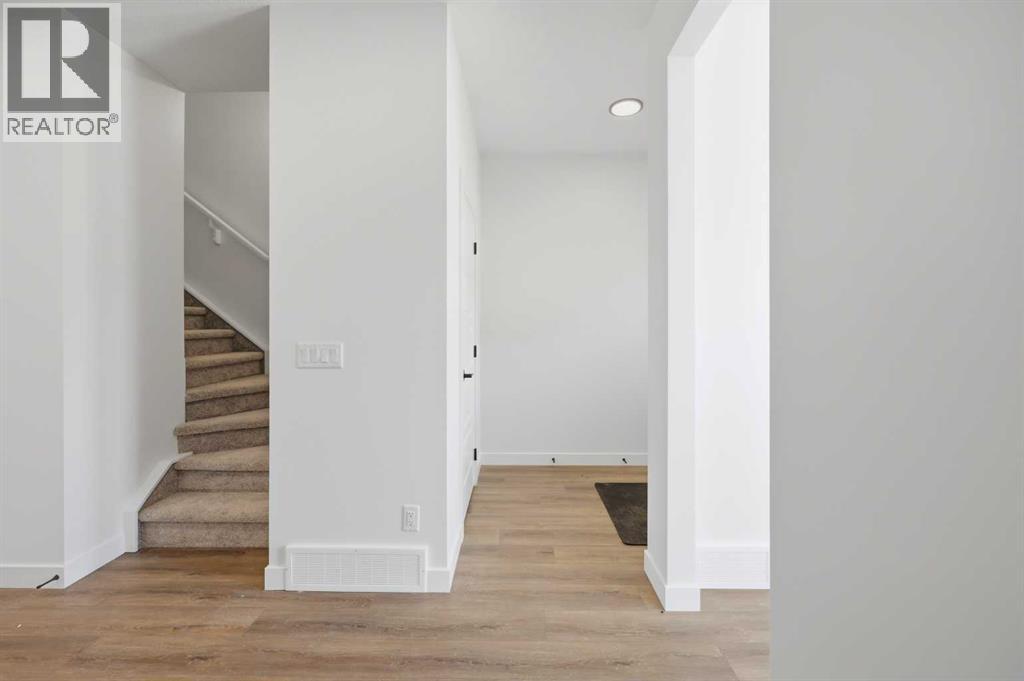 8557 Huxbury Drive, Calgary, Alberta  T2A 4Y1 - Photo 10 - A2318845