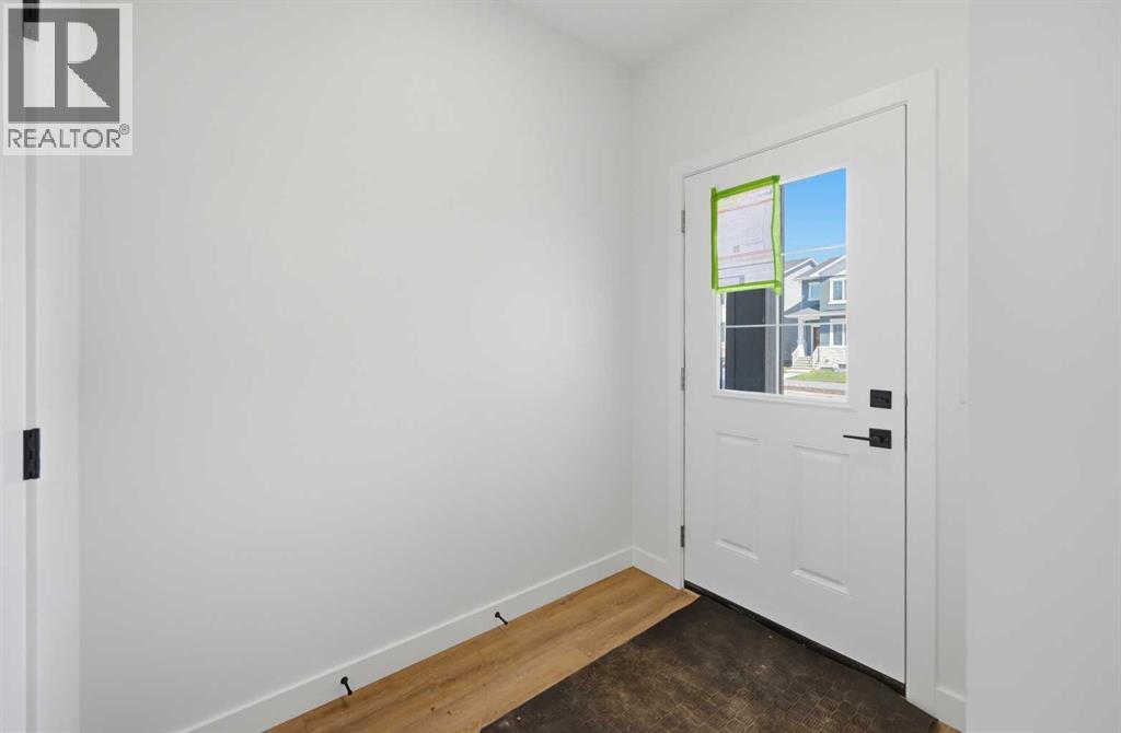8557 Huxbury Drive, Calgary, Alberta  T2A 4Y1 - Photo 9 - A2318845