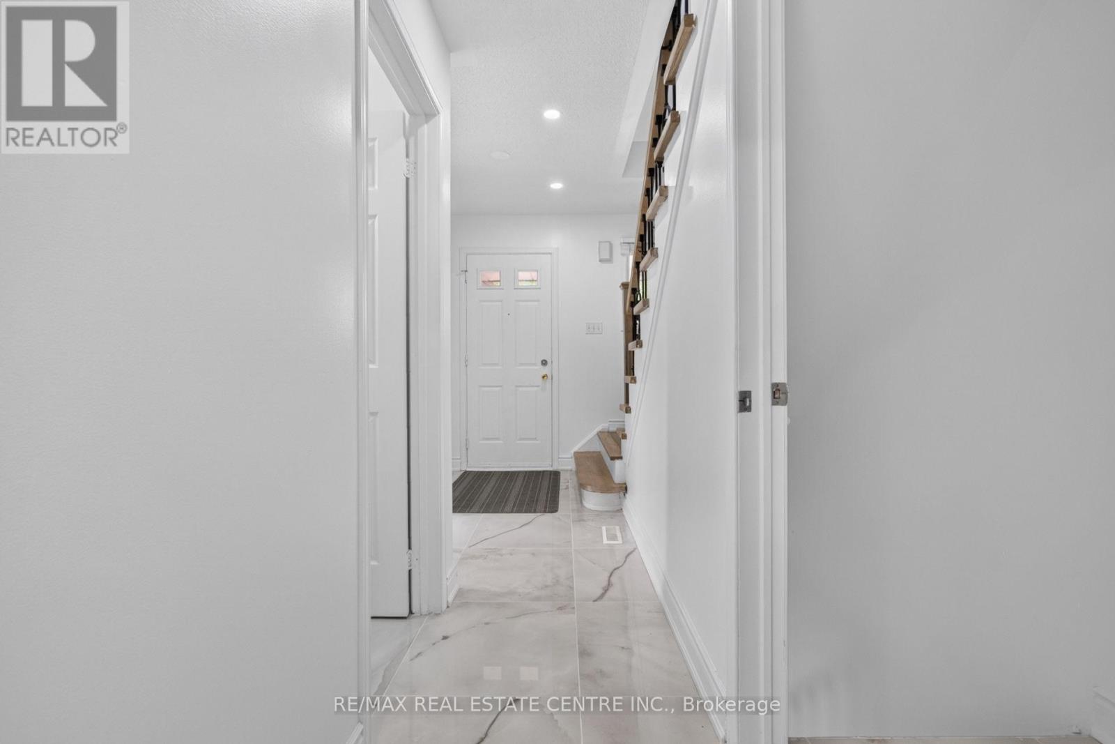 62 Bramhall Circle, Brampton, Ontario  L6V 2G4 - Photo 7 - W13649586