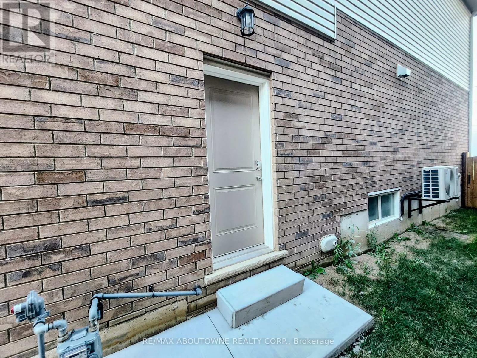 Lower - 203 Rockledge Drive, Hamilton, Ontario L0R 1P0 - Photo 2 - X13645398