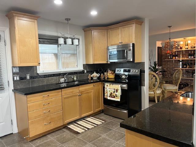 7055 Sesame Street, Sardis East Vedder, Chilliwack, British Columbia  V2R 3T3 - Photo 4 - R3153066
