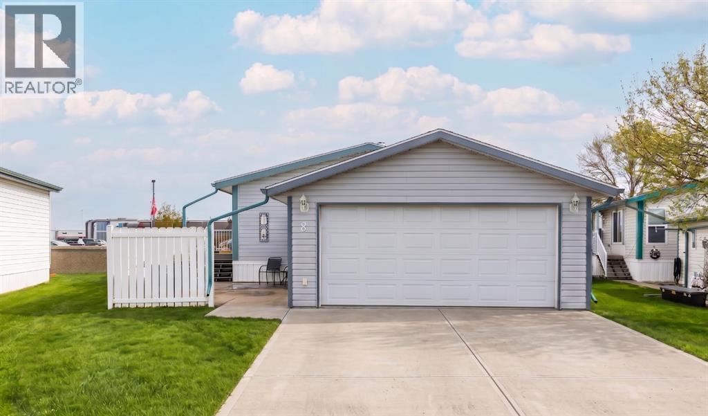 8, 1600 Strachan Road SE, Medicine Hat, Alberta