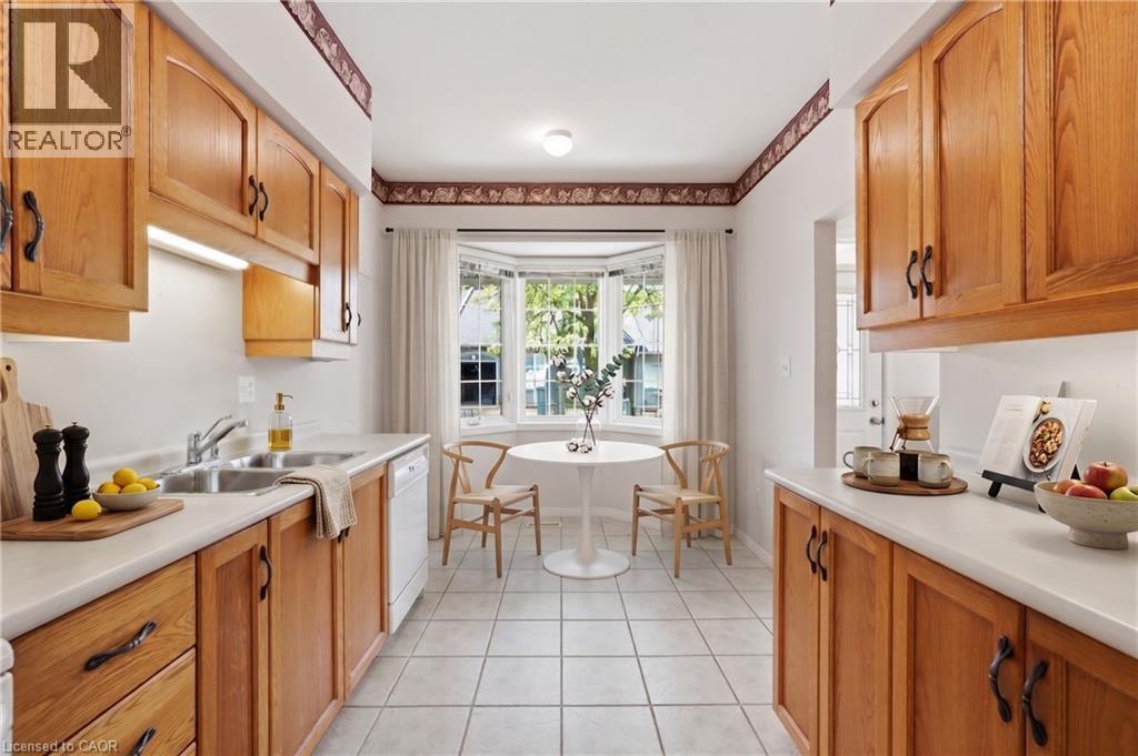 212 Stonehenge Drive Unit# 41, Ancaster, Ontario  L9K 1N4 - Photo 5 - 40850720